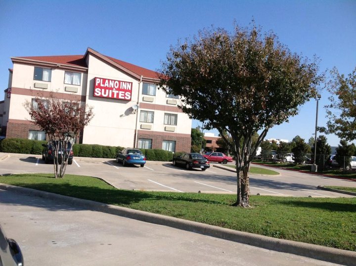 普莱诺酒店及套房(Plano Inn & Suites)