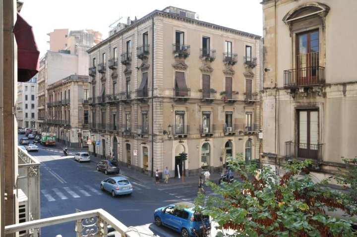 卡塔尼亚中心旅馆(Catania Centro Rooms)
