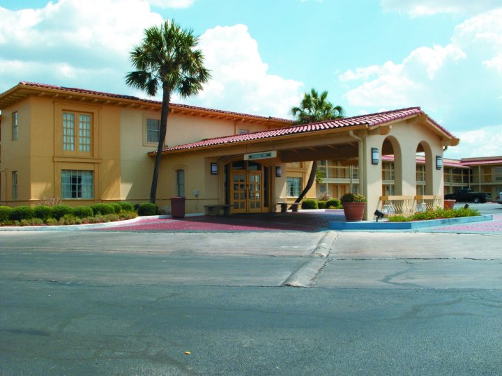 圣安东尼奥南公园温德姆拉昆塔酒店(Baymont by Wyndham San Antonio South Park)