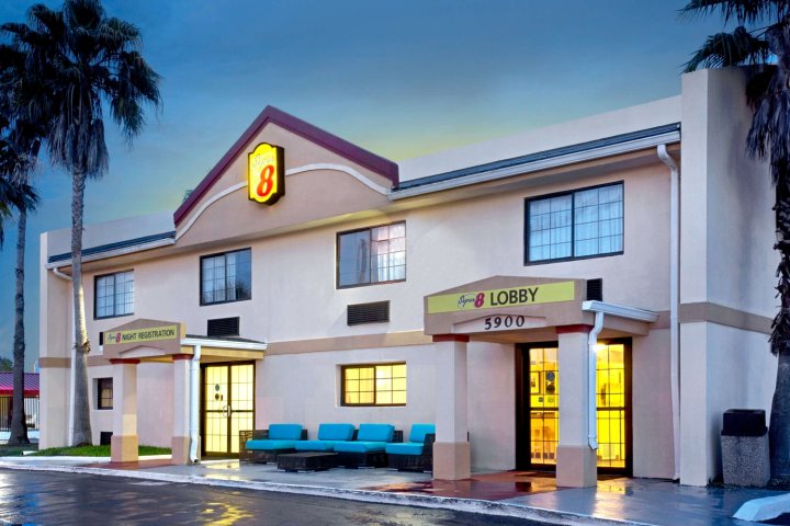 速8奥兰多国际大道北酒店(Super 8 by Wyndham Orlando International Drive)