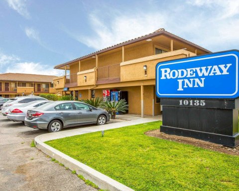圣地亚哥东罗德威旅馆(Rodeway Inn Santee San Diego East)