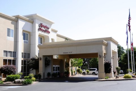 雷德布拉夫希尔顿欢朋旅馆&套房酒店(Hampton Inn & Suites Red Bluff)