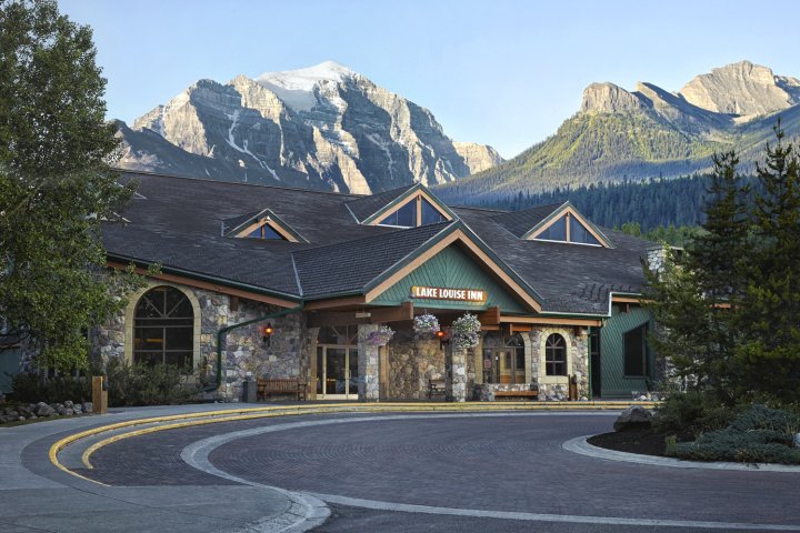 路易丝湖酒店(Lake Louise Inn)