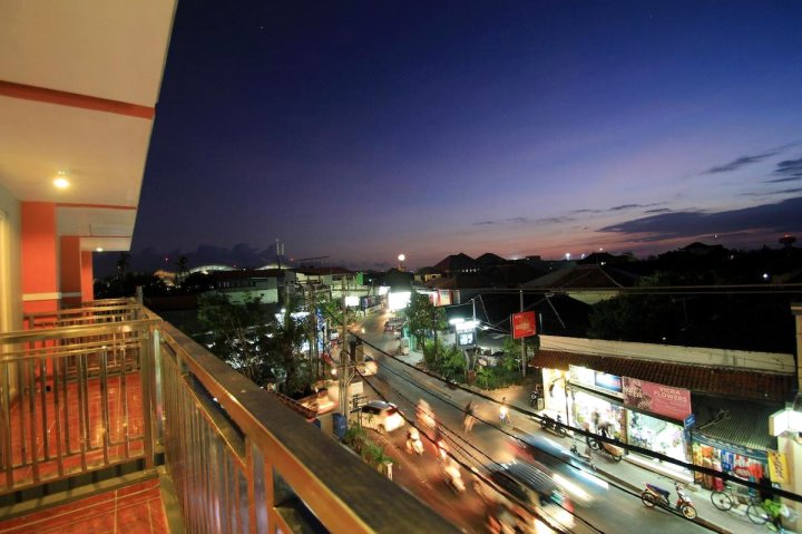 库塔坎正酒店(The Kanjeng Hotel Kuta)