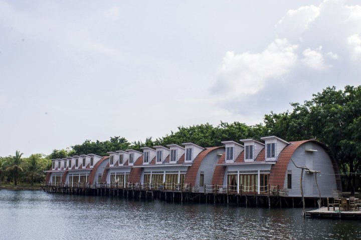 卡娜卡湖别墅酒店(Kanaka Lake Villa)