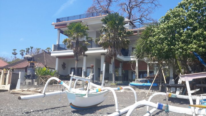 艾湄湾海滩别墅酒店(Amed Beach Villa)