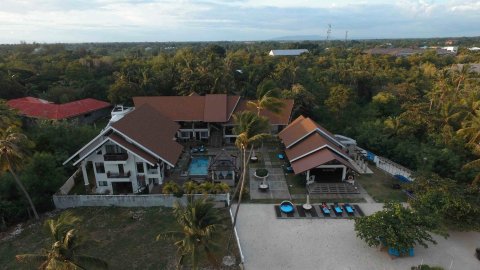 潜速潜水度假村(Dive Thru Scuba Resort)