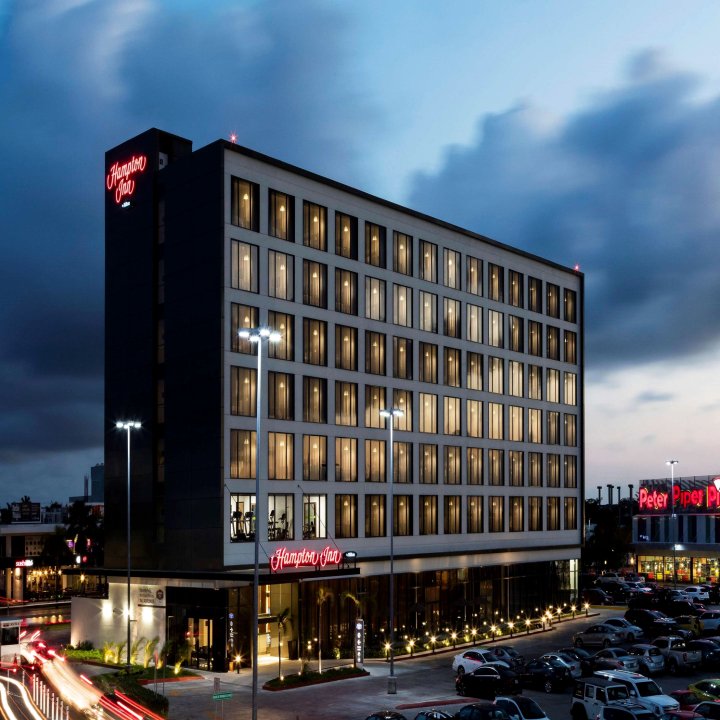 坎昆孔布雷斯希尔顿欢朋酒店(Hampton Inn by Hilton Cancun Cumbres)