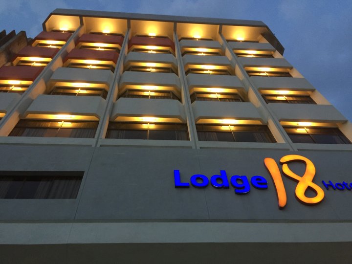 18 号住宿酒店(Lodge 18 Hotel)