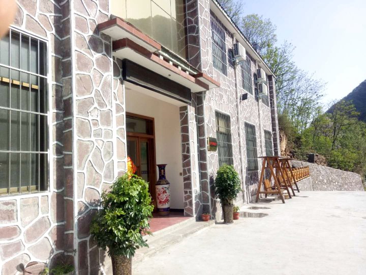 辉县华冠贵宾楼宾馆2号店