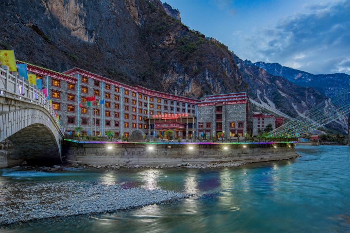 香格里拉巴拉格宗藏式生态大酒店