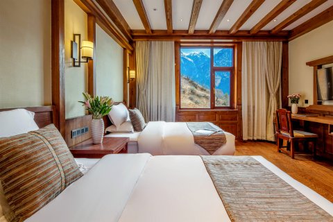 香格里拉巴拉格宗雪山悬崖神迹酒店