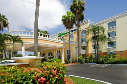 迈阿密机场多拉地区智选假日酒店(Holiday Inn Express Miami Airport Doral Area, an IHG Hotel)