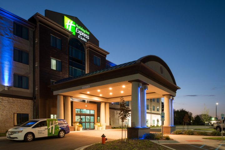 堪萨斯城机场智选假日套房酒店(Holiday Inn Express & Suites Kansas City Airport, an IHG Hotel)