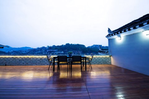 觅云杉精品民宿(凤凰古城雪桥店)