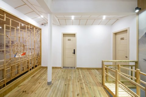 觅云杉精品民宿(凤凰古城雪桥店)