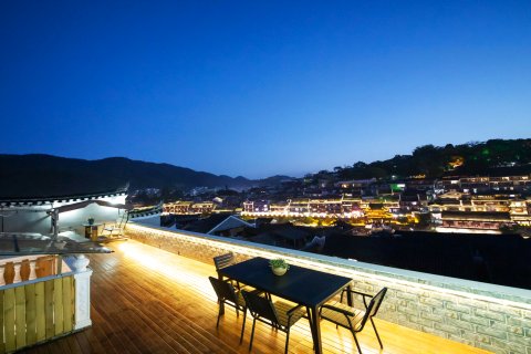 觅云杉精品民宿(凤凰古城雪桥店)