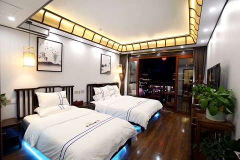 凤凰花迹江景民宿