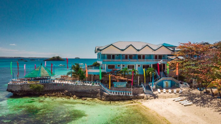 蓝珊瑚海滩度假酒店(Blue Corals Beach Resort)