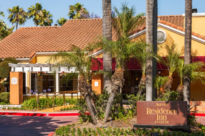 阿纳海姆克里曼丁红橘套房酒店(Clementine Hotel & Suites Anaheim)