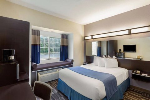 布鲁克斯维尔温德姆酒店&度假村(Microtel Inn & Suites by Wyndham Brooksville)