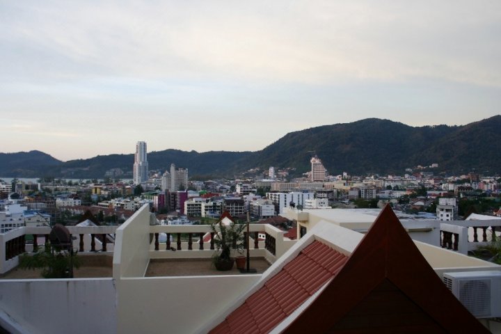 芭东阳光海滩宅邸酒店(Patong Sunbeach Mansion)