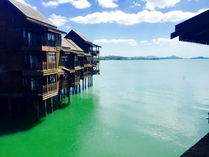 兰卡威海湾别墅度假村(Langkawi Lagoon Resort)