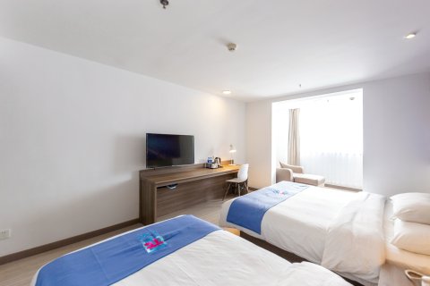 派酒店(西宁火车站店)