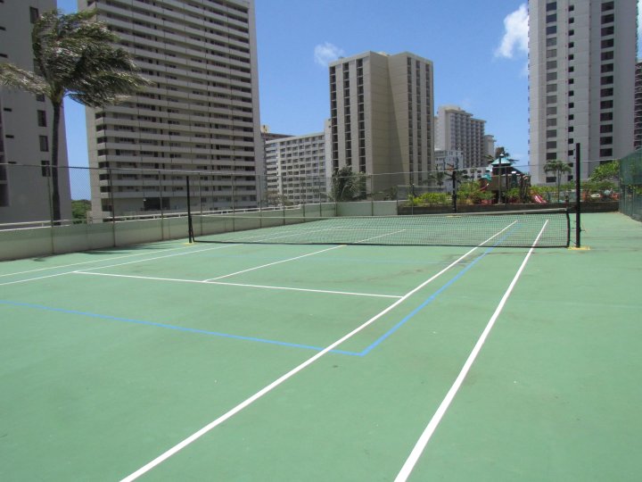 威基基榕树公寓 - 步行至海滩(Waikiki Banyan - Walk to The Beach)