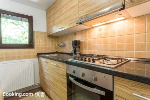 Green House, WI-FI, Free Parking, Garden, Hot Tube