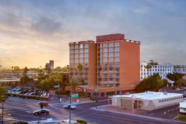 Ramada by Wyndham Phoenix Midtown