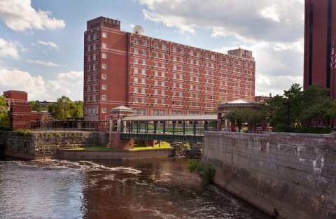 乌马萨洛厄尔会议酒店(UMass Lowell Inn and Conference Center)