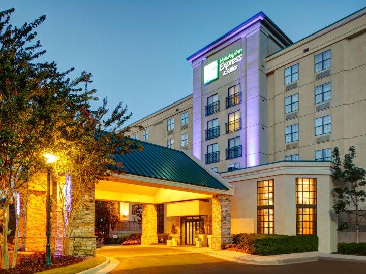 亚特兰大巴克黑德智选假日套房酒店(Holiday Inn Express Hotel & Suites Atlanta Buckhead, an IHG Hotel)