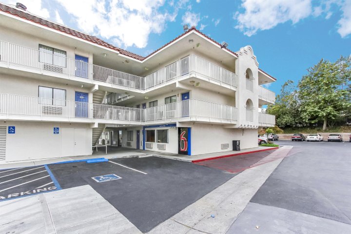 沃森维尔6号汽车旅馆 - 蒙特利区(Motel 6-Watsonville, CA - Monterey Area)