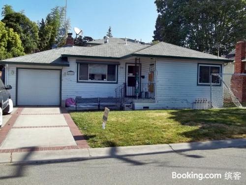 4266 Gem Avenue - Ground Floor - 2 Rooms 1 Bath