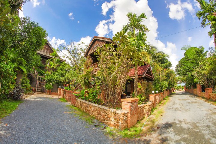 自然平房餐厅和酒吧(Natural Bungalows Restaurant and Bar)