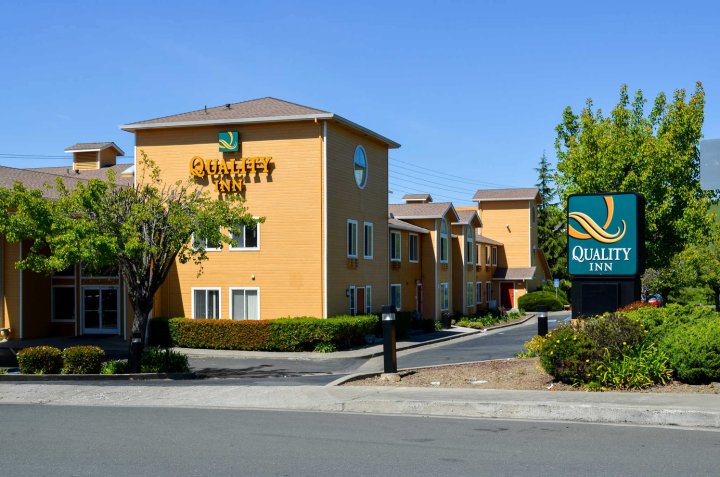 纳帕谷六旗探索王国品质酒店(Quality Inn Near Six Flags Discovery Kingdom-Napa Valley)