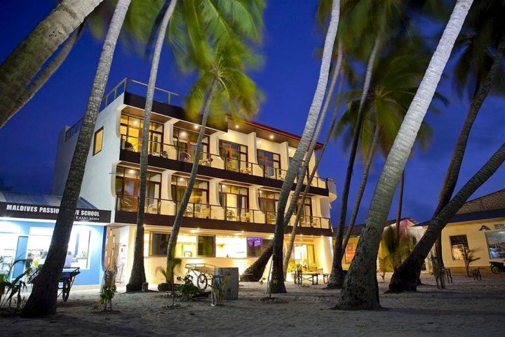 卡尼海滩酒店(Kaani Beach Hotel)