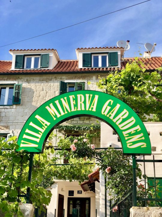 米纳瓦花园别墅酒店(Luxury Villa Minerva Gardens)