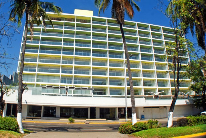 阿卡波可温德姆华美达套房酒店(Ramada by Wyndham Acapulco Hotel & Suites)