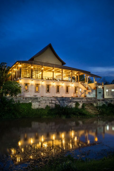 巴色浦巴香高尔夫度假村(Phubachiang Golf & Resort Pakse)