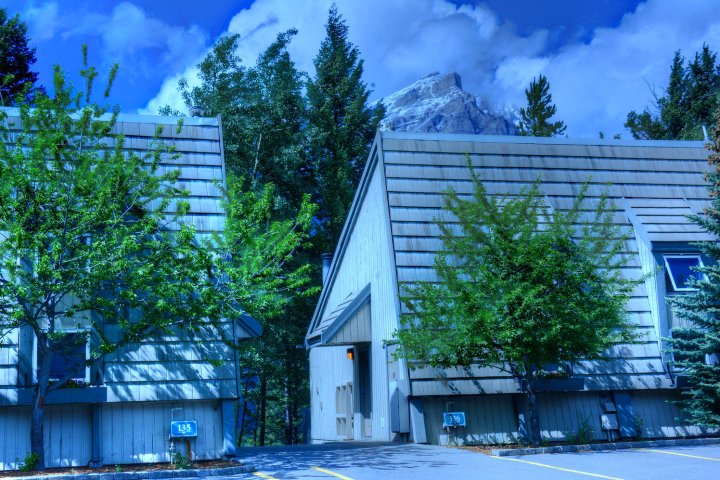 班夫隧道山观光酒店(Tunnel Mountain Resort Banff)