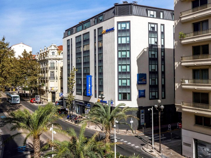 戛纳中心诺富特套房酒店(Novotel Suites Cannes Centre)
