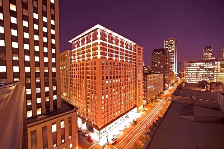 蒙特利尔希尔顿尊盛酒店(Embassy Suites by Hilton - Montreal)