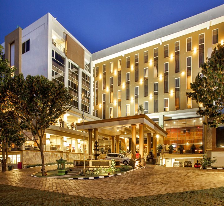 默拉皮默巴布酒店及度假中心(Merapi Merbabu Hotels & Resorts)