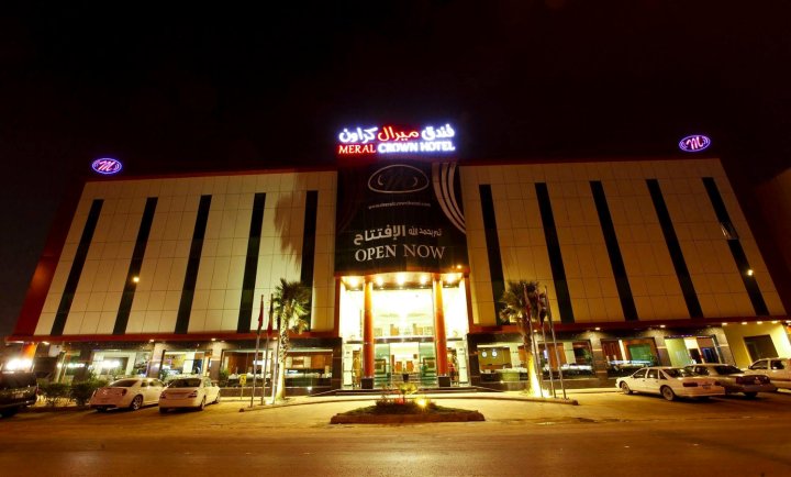 梅拉尔皇冠酒店(Meral Crown Hotel)