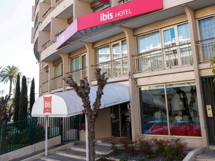 戛纳普拉基拉博卡宜必思酒店(ibis Cannes Plage La Bocca)