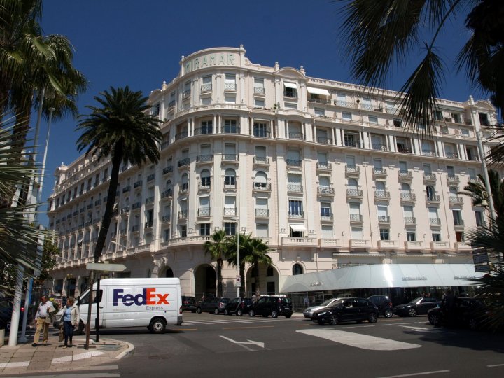 阿祖尔酒店(Azur Cannes le Romanesque)