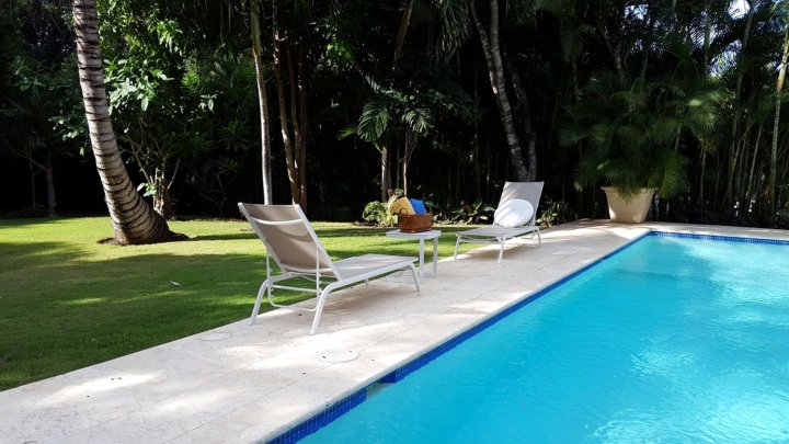 蓬塔卡纳花园 3 居别墅度假村及俱乐部 - 附私人游泳池及无线上网 - 离海滩 500 米(Villa with 3 Bedrooms in Punta Cana, with Private Pool, Furnished Gard)