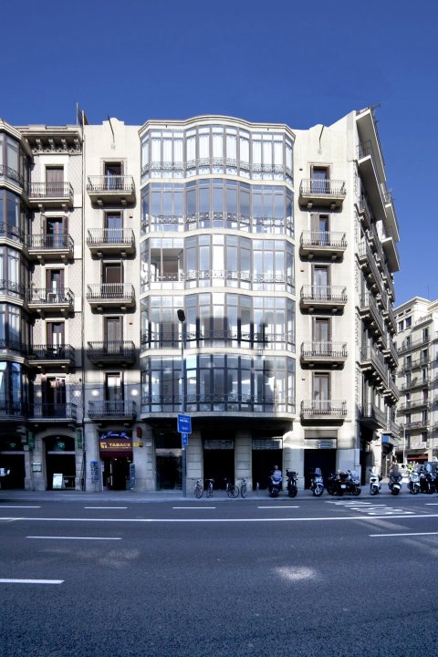 西里尼亚兰布拉加泰罗尼亚广场酒店(Serennia Apartamentos Ramblas - Plaça Catalunya)